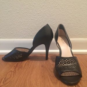 Nine West black peep toe pumps, size 8